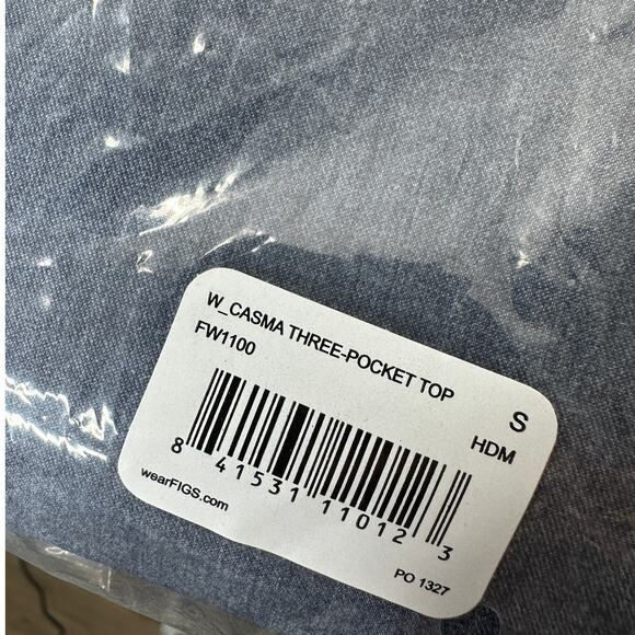 NWT FIGS Casma Scrub Top Small Blue Denim 3 Pocket V-Neck Classic Fit Top - Picture 3 of 7